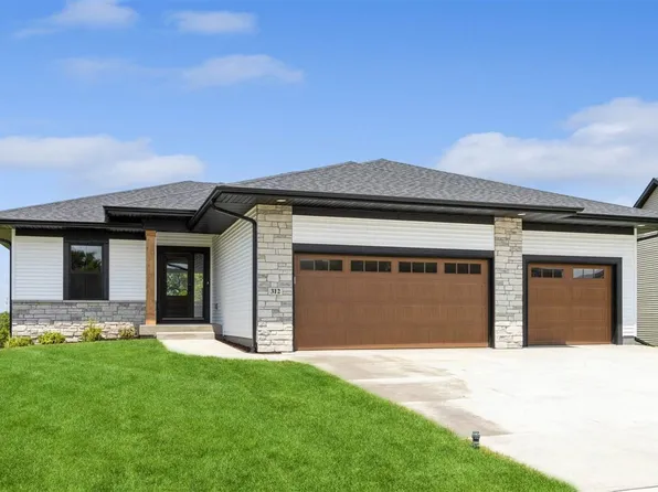 1202 High Ridge Trl, Solon, IA 52333