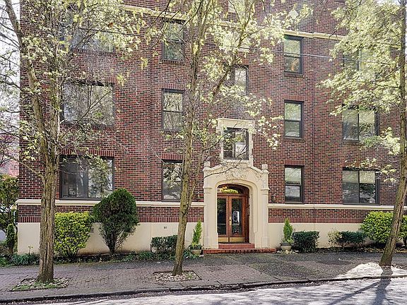 5th image of 532 Belmont Ave E #206