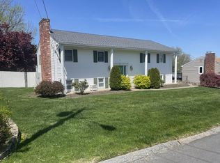5 Pine Crest Dr, Johnston, RI 02919