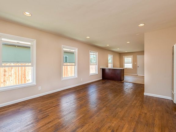 3rd image of 515 43rd St