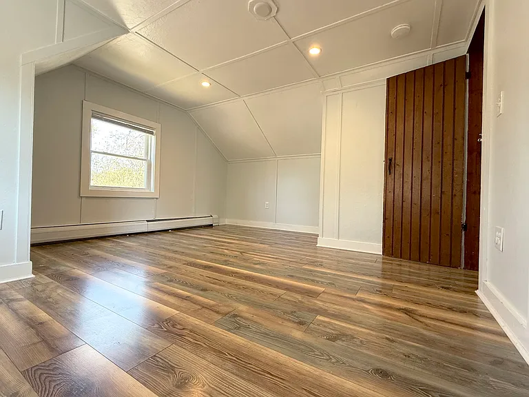 256 Park Ave — Photo 9