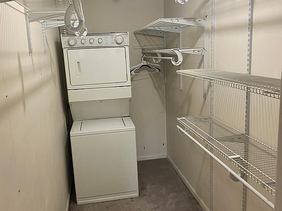 5th image of 21W581 North Ave APT 22