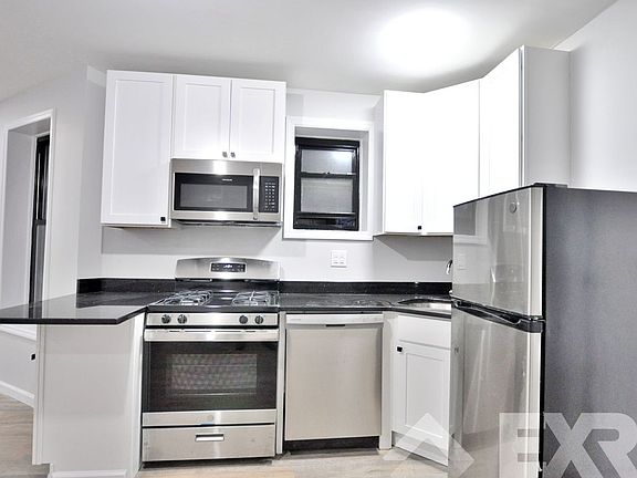 3rd image of 43 Underhill Ave APT D2