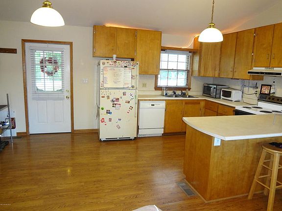 5th image of 315 White Pine Dr