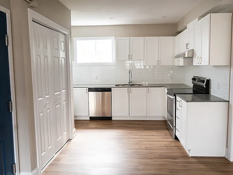 540 King St E #C7 — Photo 4