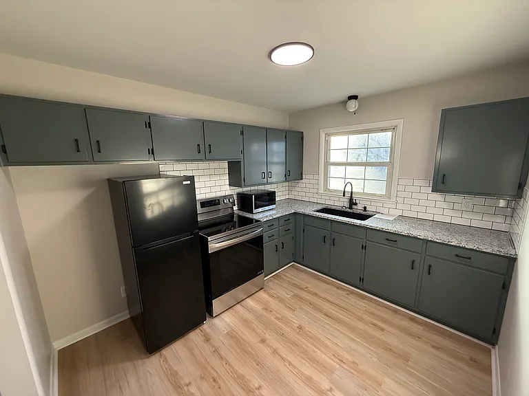4324 S Main St — Photo 6