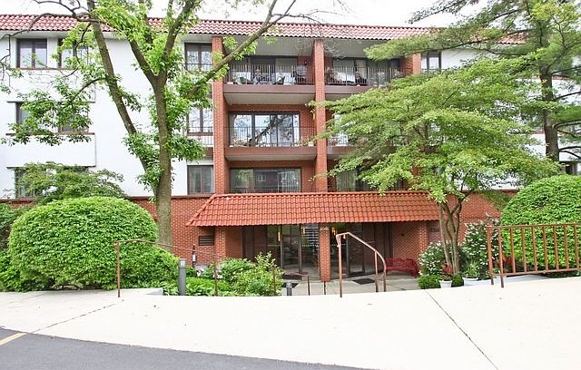 1st image of 2046 Saint Johns Ave APT 3A