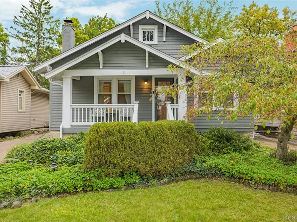16260 Birwood Ave, Beverly Hills, MI 48025