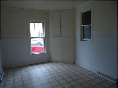 3rd image of 988 Orange Ave
