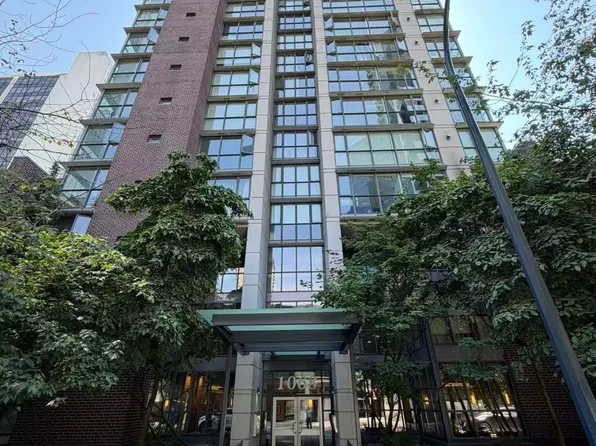 1068 Hornby St #Townhouse, Vancouver, BC V6Z 2Y7