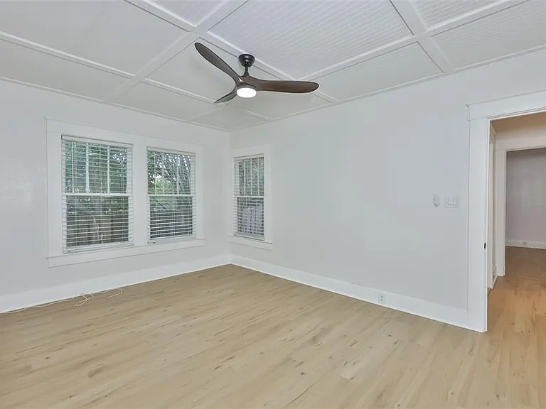 902 W Columbus Dr — Photo 17