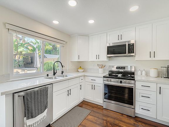4th image of 7046 Snapdragon Dr