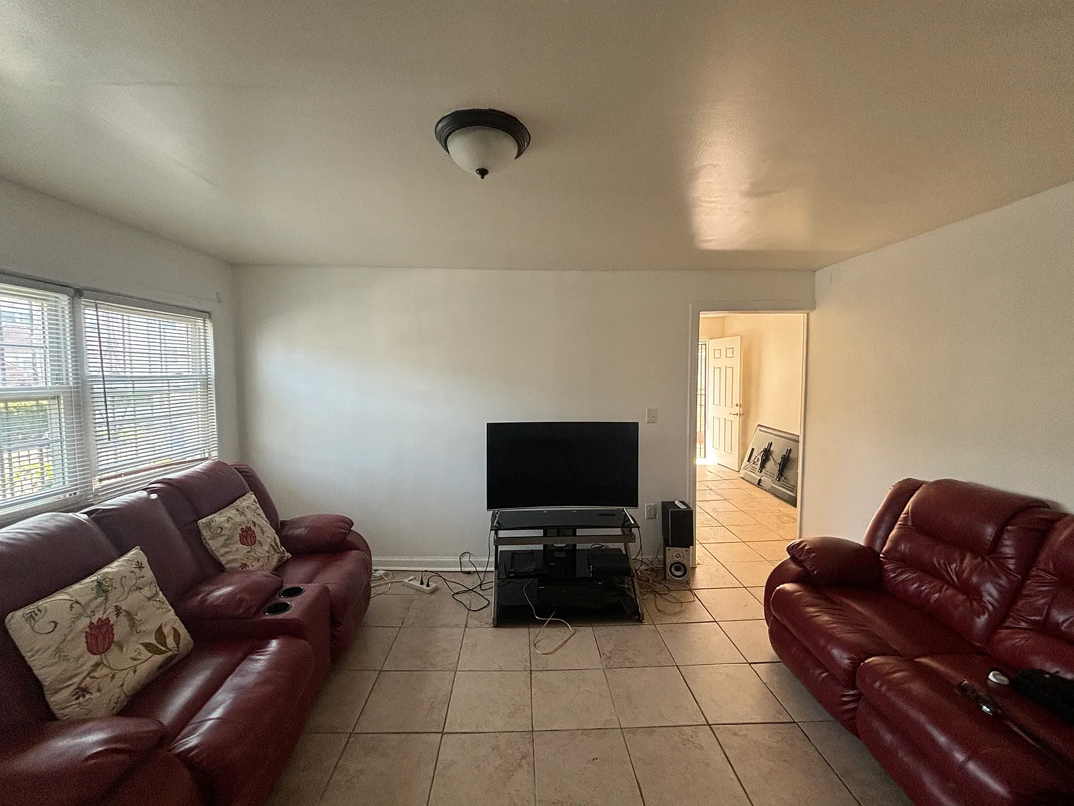 1 bed, $1,000 — Photo 2