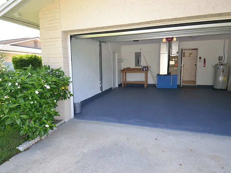 2357 White Oak Cir — Photo 3