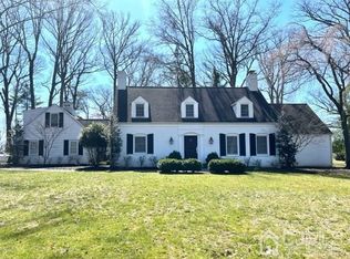 23 Oak Grove Ln, Edison, NJ 08820