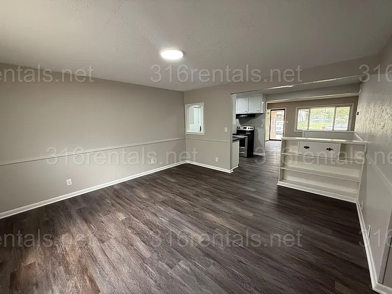 2943 S Volutsia Ave — Photo 8