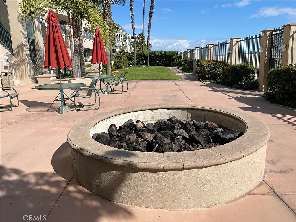 2 bed, 1369 sqft, $4,600 — Photo 3
