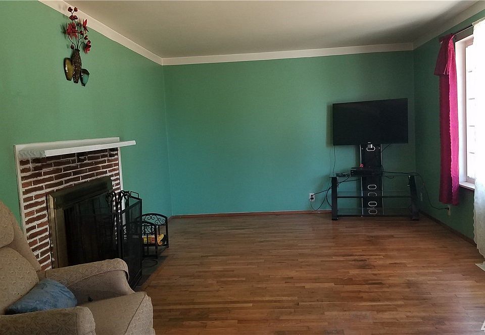 2nd image of 21430 33rd Ave S