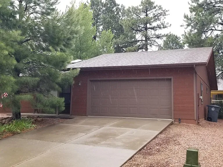 2599 N Fox Hill Rd — Photo 2