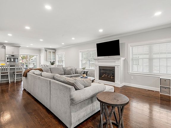 3rd image of 74 Raycroft St