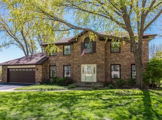 174 Hedge Ct, Glen Ellyn, IL 60137