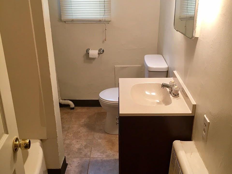 BATHROOM 2