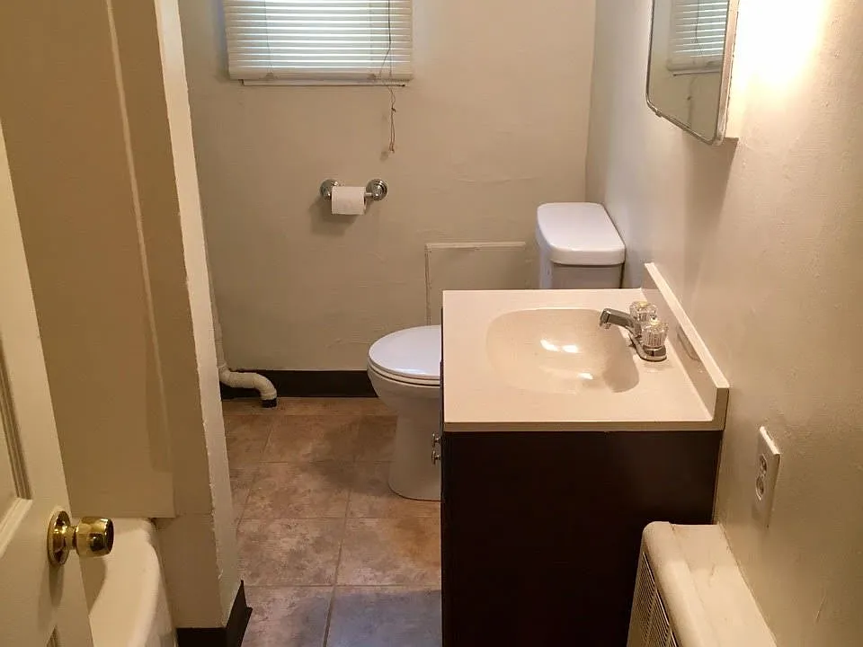 BATHROOM 2