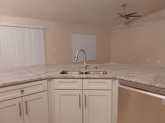 4th image of 33 E Diamond Dr