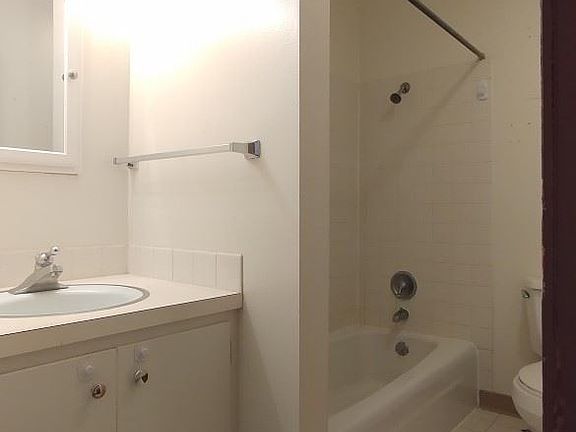 5th image of 104 Camelot Ct APT 3