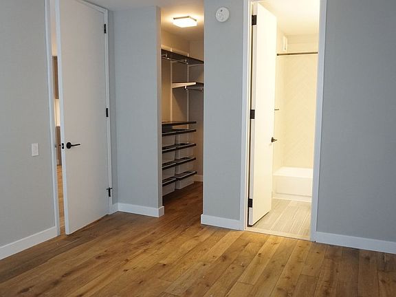 5th image of 560 W 43rd St APT 4D