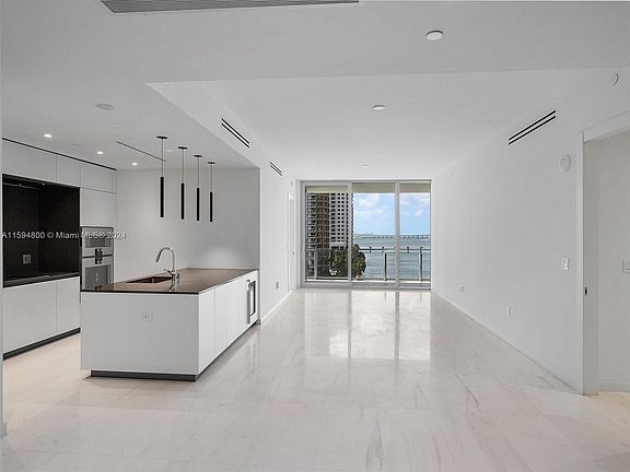3rd image of 300 Biscayne Boulevard Way #702