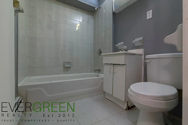 Rented by Evergreen Apartments BK | media 25