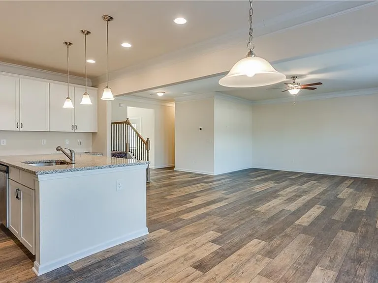 5317 Burrus Ln — Photo 9