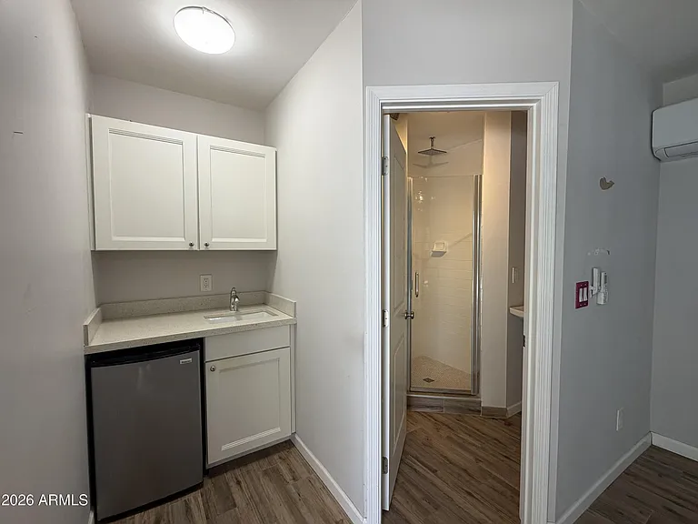 2514 E Fairmount Ave — Photo 21