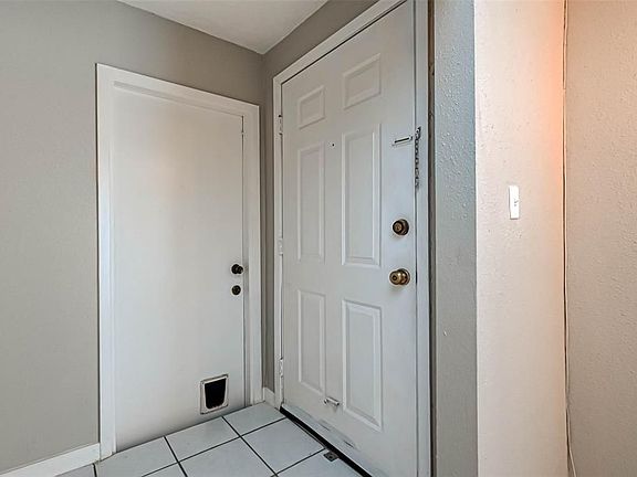 4th image of 17103 Blackhawk Blvd