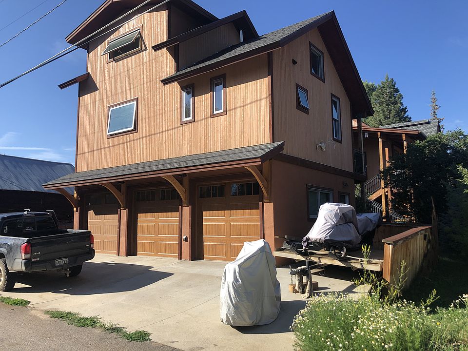 1st image of 944 Oak St