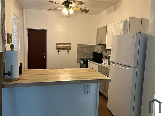 3 bed, $1,800 — Photo 2