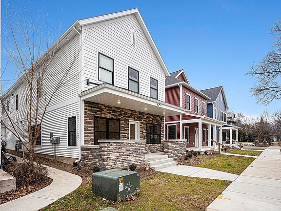 2nd image of 625 Fairview Ave NE #2