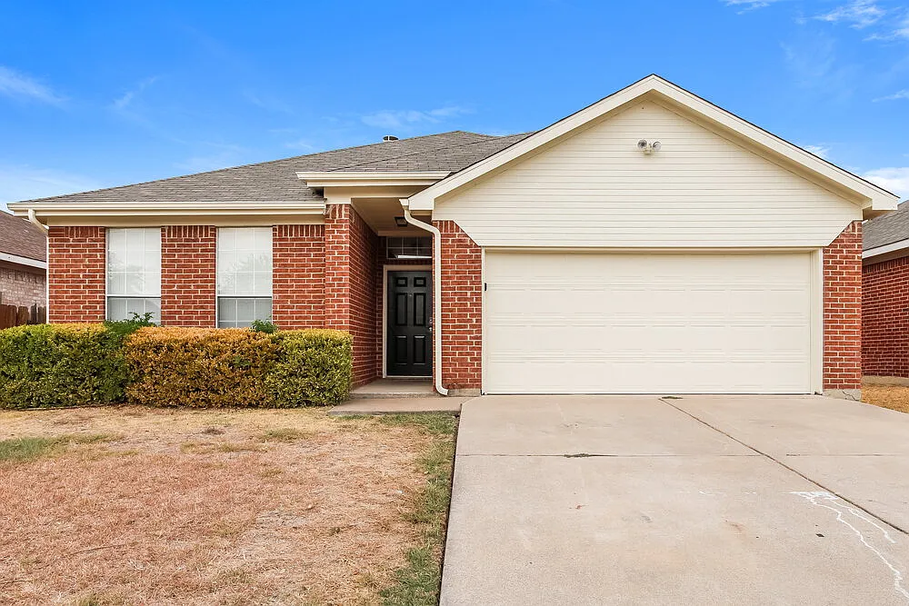 4 bed, 2.0 bath, 1724 sqft, $1,980 — Photo 1