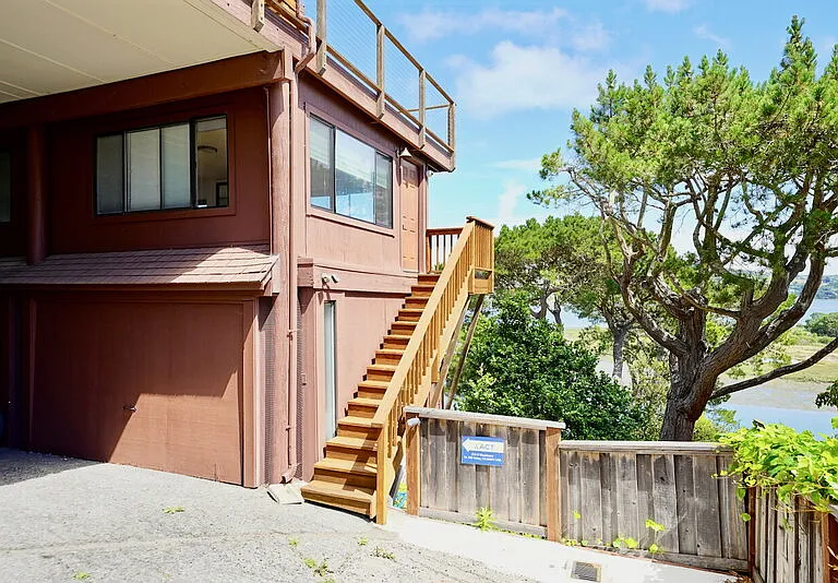 315 E Strawberry Dr #A — Photo 1