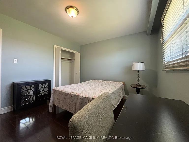 54 Hisey Cres W — Photo 18