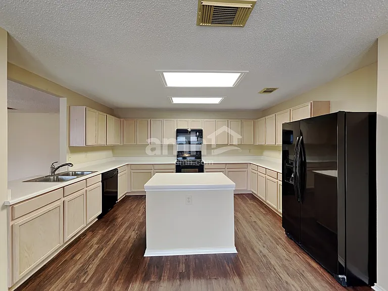 2231 Creekside Bnd — Photo 5