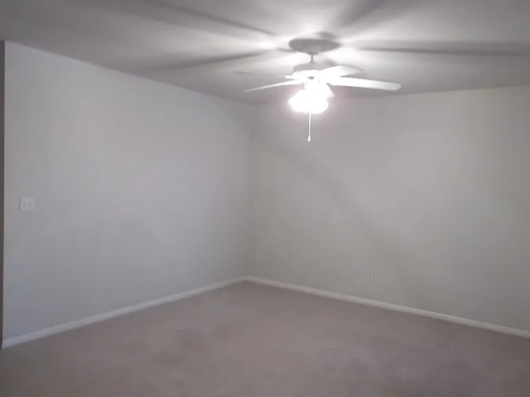 Country Club Apartments — Photo 6