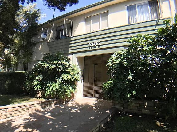 5th image of 1302 S Saltair Ave APT 3