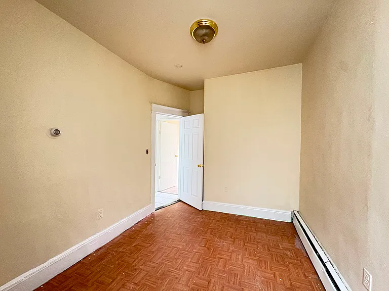 135 W 54th St #4 — Photo 4