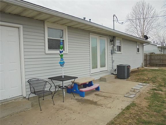 2nd image of 826 Raymon Dr