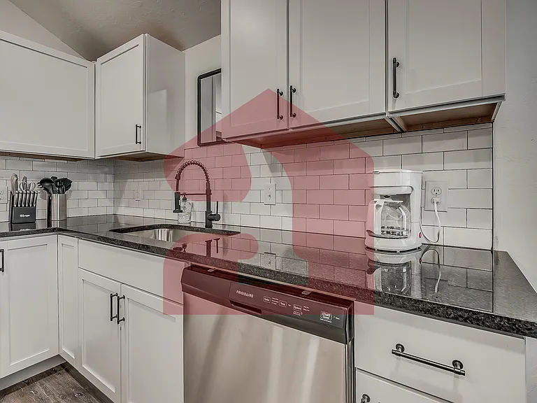 208 E Mosier St — Photo 32