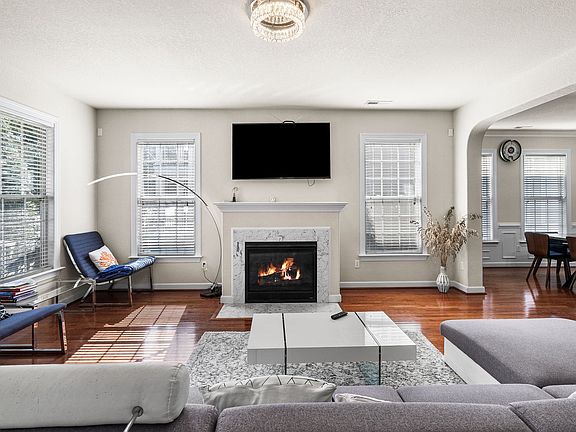 4th image of 1301 E Ocean View Ave