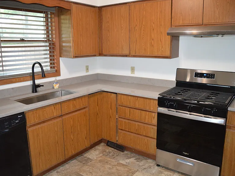 419 Dallas St — Photo 19