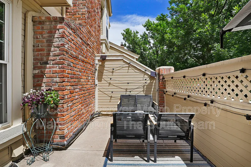2 bed, 1.5 bath, 1076 sqft, $2,490 — Photo 3